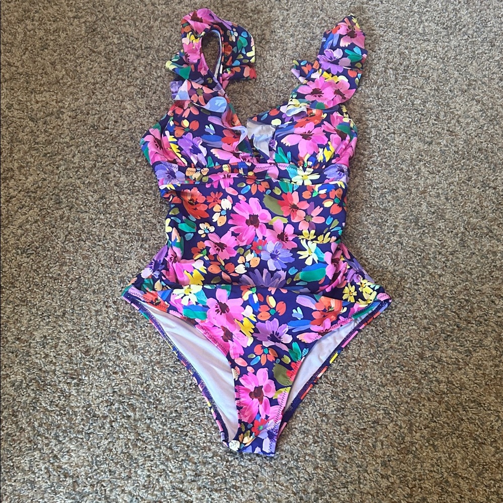 Cupshe Women’s Purple Floral One-Piece Swimsuit with Ruffle Straps size M